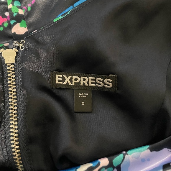 Express Floral Ruched Dress - Picture 3 of 4